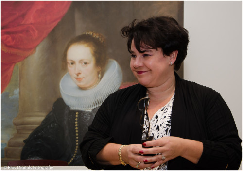 Sharon Dijksma poseert voor fotograaf